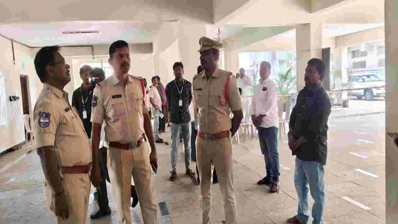 చివరి రోజు నామినేషన్ల జోరు