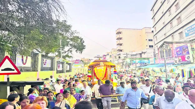 GOD: ఘనంగా సత్యసాయి గిరి ప్రదక్షిణ 