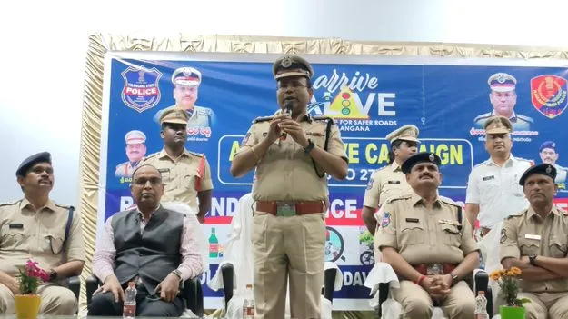 ప్రతిఒక్కరూ ట్రాఫిక్‌ నిబంధనలు పాటించాలి 