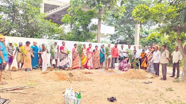 ‘ఉపాధి’ హామీలో ఫీల్డ్‌ అసిస్టెంట్ల కొరత