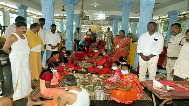 సమ్మక్క హుండీల లెక్కింపు