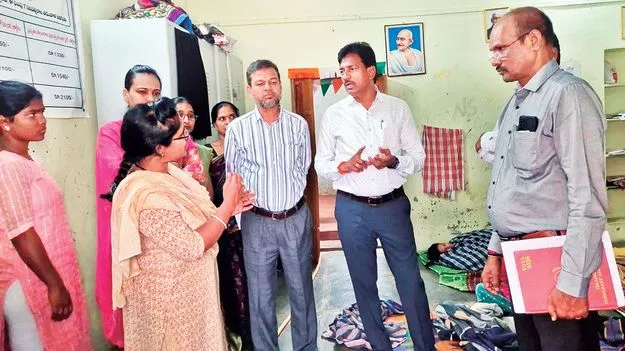   హాస్టల్‌ వార్డెన్‌, వర్కర్ల సస్పెన్షన్‌