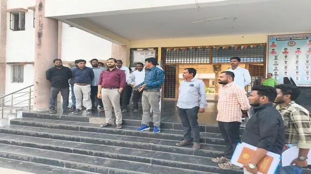 kumaram bheem asifabad- ఎన్నికల సామగ్రి పరిశీలించి.. సూచనలు చేసి