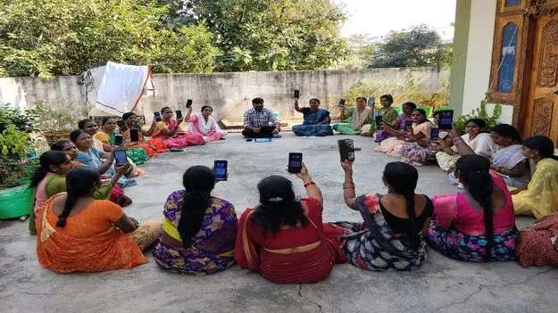 స్త్రీనిధి రుణాల   మోసాలకు చెక్‌..