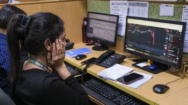 మార్కెట్లకు ఎస్‌టీటీ దెబ్బ