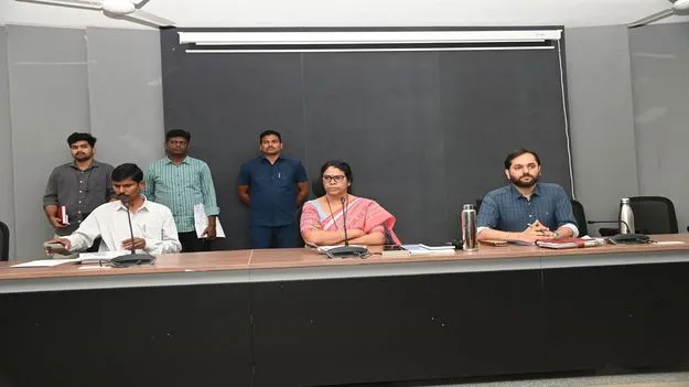 kumaram bheem asifabad- ఇందిరమ్మ ఇళ్ల పనులు వేగవంతం చేయాలి