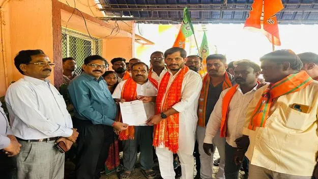 కాంగ్రెస్‌ ఎన్నికల హామీలను నెరవేర్చాలి