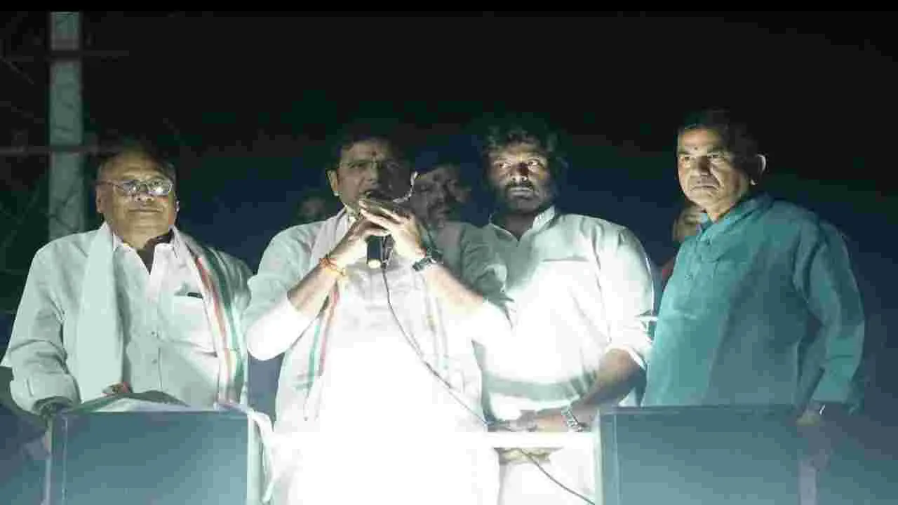 కాంగ్రెస్‌ సంక్షేమ పథకాలను చూసి ఓటెయ్యండి