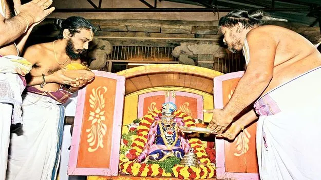 భక్తుల చెంతకు...