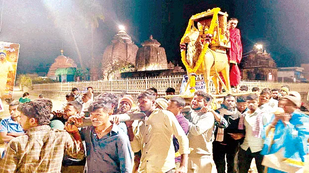 శ్రీముఖలింగేశ్వరుని గ్రామోత్సవం 