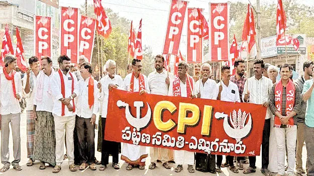 జాతరలో అక్రమ వసూళ్లను అరికట్టాలి  