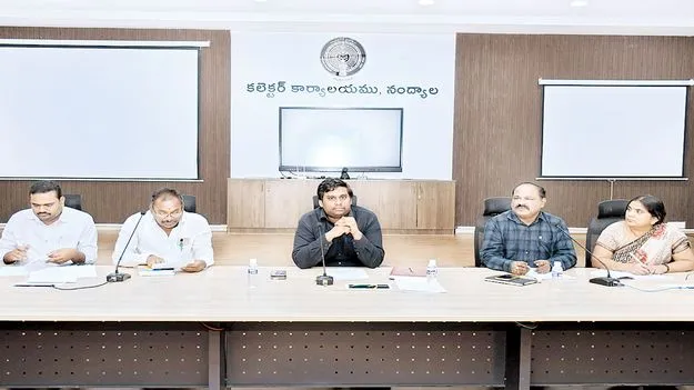 దేవాలయ భూములను కాపాడాలి 