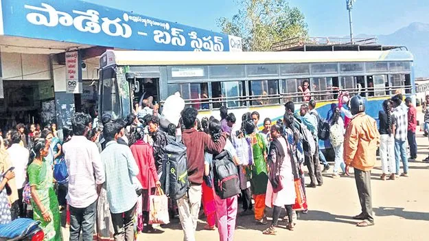 తిరుగు ప్రయాణికులతో ఆర్టీసీ కాంప్లెక్స్‌ కిటకిట