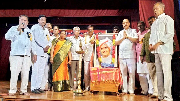 కళాకారులకు స్ఫూర్తి ప్రదాత ఎన్టీఆర్‌