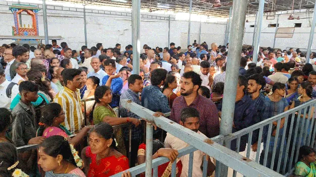 ముక్కంటి ఆలయంలో భక్తుల రద్దీ