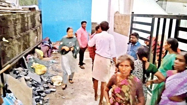 రైతుబజారు రహదారి కబ్జా