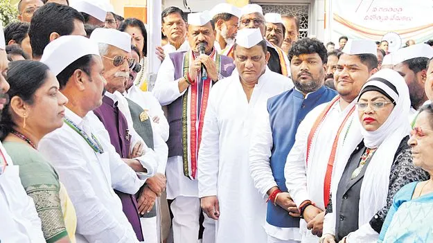 రాజ్యాంగాన్ని మార్చడమే బీజేపీ లక్ష్యం! 