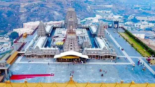 యాదగిరిగుట్ట ఆలయంలో సిబ్బంది చేతివాటం!