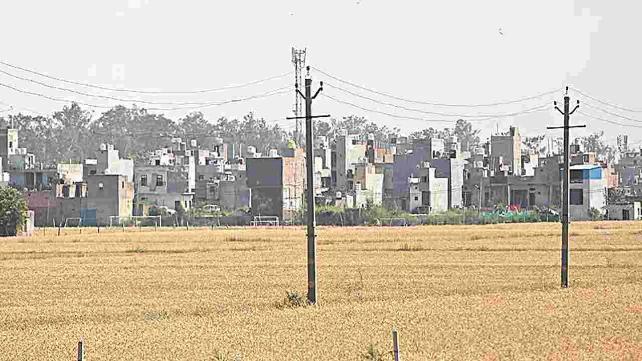 భూమి కోల్పోయే వారికి..ఆ పక్కనే విలువైన స్థలం!