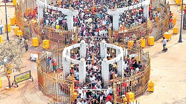 కదిలింది జాతర బస్సు! 