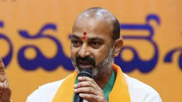 ఫిరాయింపులపై కాంగ్రెస్‌ది రాజకీయ వ్యభిచారం