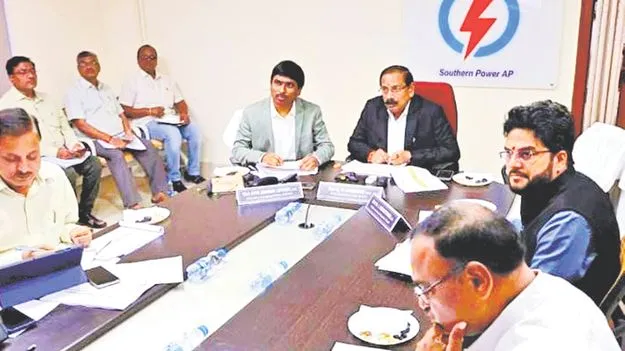 4 నెలల్లో 2 లక్షల సౌర విద్యుత్‌ కనెక్షన్లు!