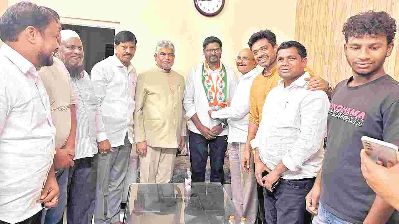 బీఫాం బీఆర్‌ఎస్‌‌ది.. ప్రచారం కాంగ్రెస్‌‌కు!