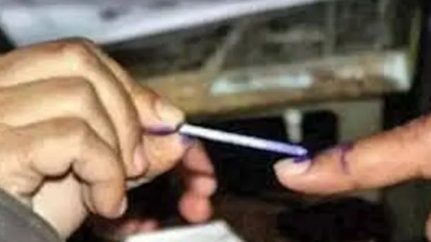 పుర పోరులో తొలిరోజు 902 నామినేషన్లు