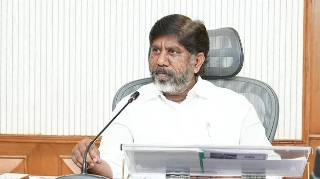 అధికారులతో సమానంగా కార్మికులకు సౌకర్యాలపై కమిటీ: భట్టి విక్రమార్క