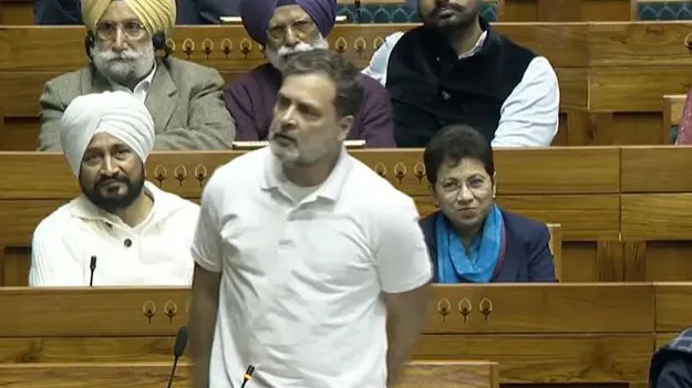 ఆత్మరక్షణలో బీజేపీ సర్కారు!