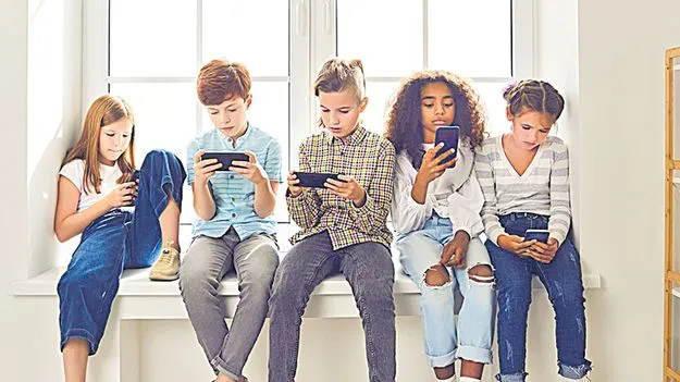 సోషల్‌ మీడియాకు వయో పరిమితి?