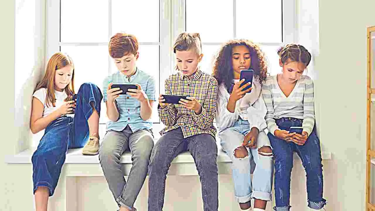 సోషల్‌ మీడియాకు వయో పరిమితి?