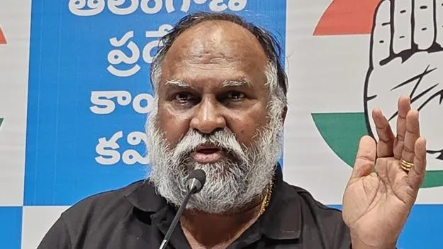 అమ్మాయిలను బ్లాక్‌మెయిల్‌ చేసే వాళ్లకు.. పోలీసులంటే భయం పుట్టాలి