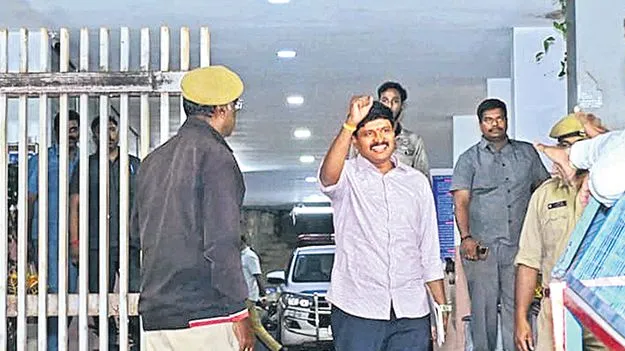 ఆ పెద్దాయన కేసీఆరేనా?