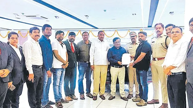 నేటి నుంచి షోరూం వద్దే వాహన రిజిస్ట్రేషన్‌