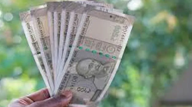 కేంద్ర రంగ సంస్థల్లో వేతనాలు, పింఛన్ల పెంపు