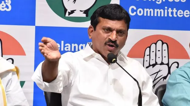 ధరణి పేరిట భూములు కొల్లగొట్టారు