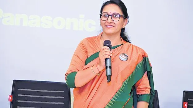 ఊరు పొమ్మన్నా నిలిచి గెలిచారు