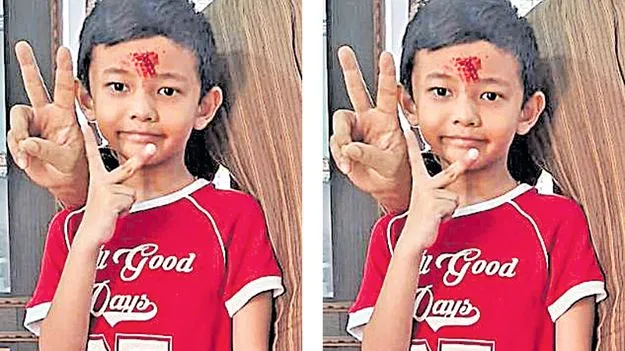 తల్లి కళ్ల ముందే కుమారుడి మృతి