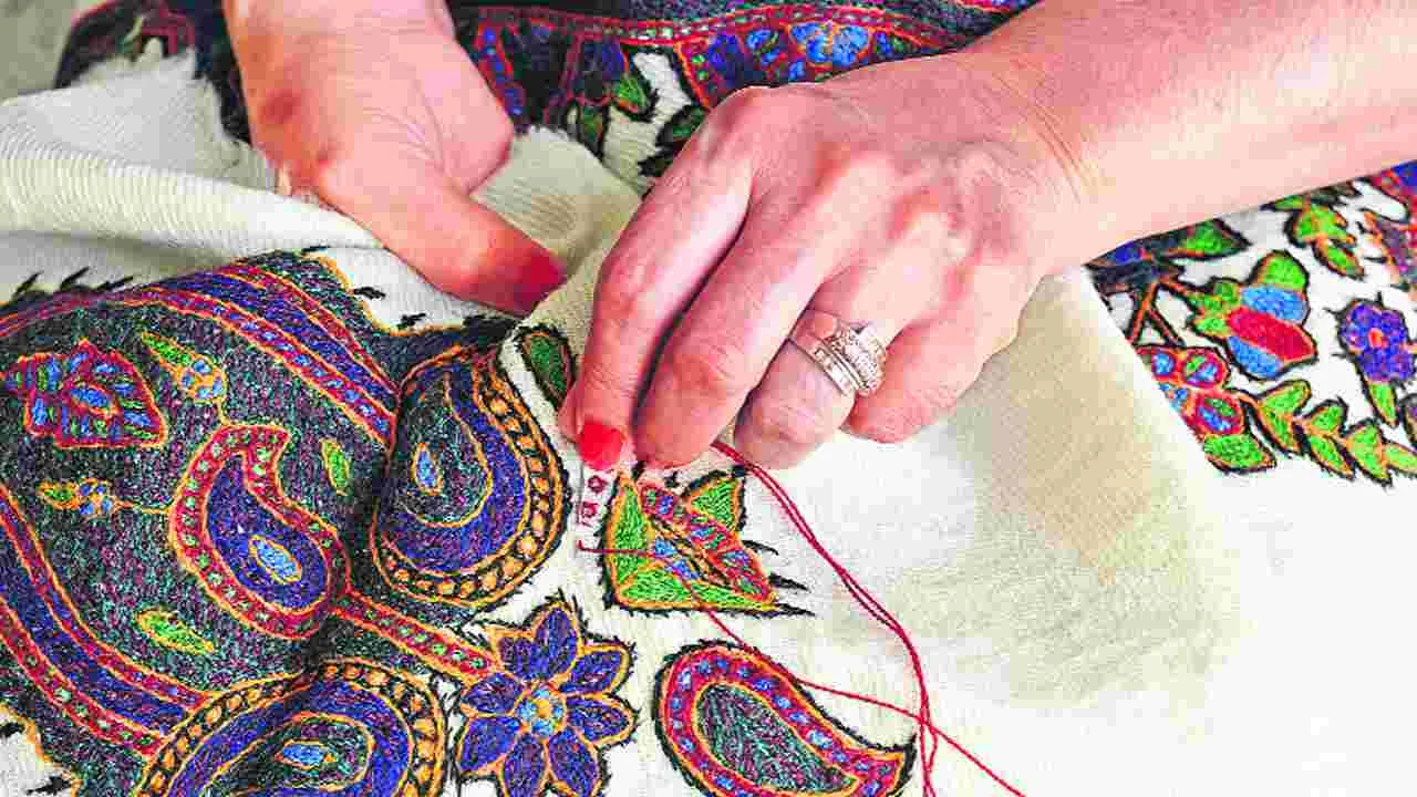 క్రాఫ్ట్స్‌ అండ్‌ డిజైన్‌లో కోర్సులు