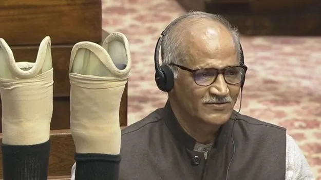 రాజ్యసభలో నాటకీయ దృశ్యం