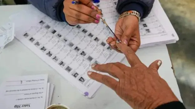 తొలగించిన ఓటర్ల పేర్లు నోటీసు బోర్డుల్లో పెట్టండి