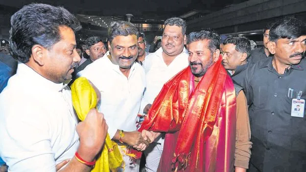 సీఎం రేవంత్‌రెడ్డికి ఘనస్వాగతం 