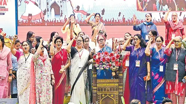 మహిళల జీవించే హక్కును లాగేసుకుంటున్నారు