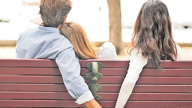 Extramarital Affairs: మూడు ముళ్లు..రెండు ముక్కలు