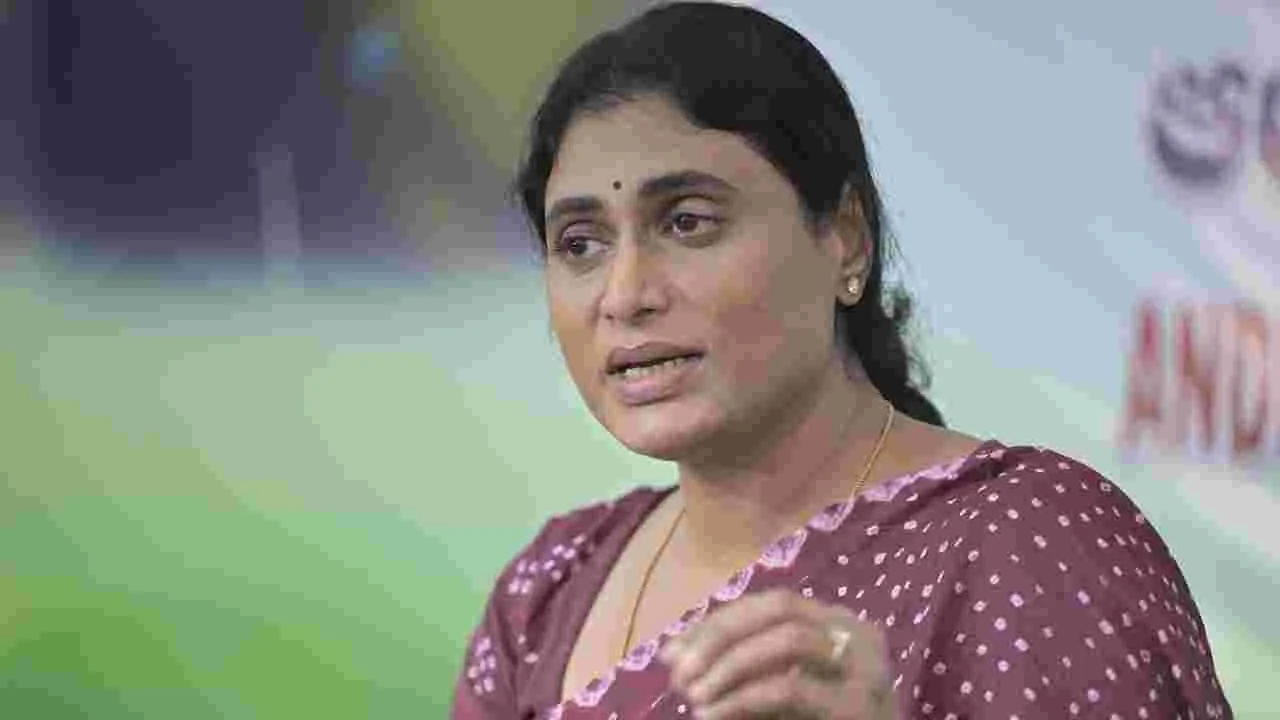 గాడ్సేకు, మోదీకి పెద్ద తేడా లేదు: షర్మిల