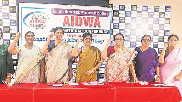 బీజేపీ విధానాలతో మహిళలపై పెరుగుతున్న హింస