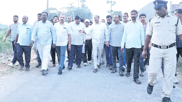 ప్రజల అభ్యర్థన మేరకు సీసీరోడ్లకు కోటి