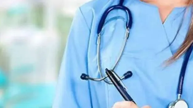 ఒప్పంద ల్యాబ్‌ టెక్నీషియన్ల కొనసాగింపునకు నో