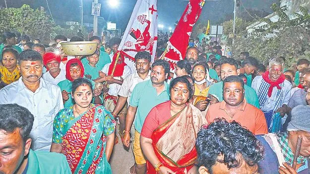 మేడారం జాతర మూలాలపై పరిశోధన ఏది? 